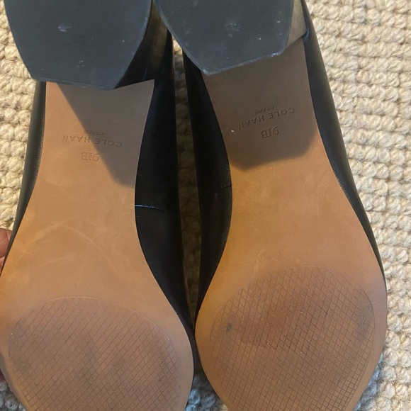 Cole Haan, black pump size 9.5B - Picture 3 of 6